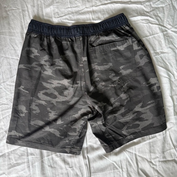 Vuori Kore 8” 2-in-1 Lined Shorts Oregano Watercolor Camo - Picture 2 of 6